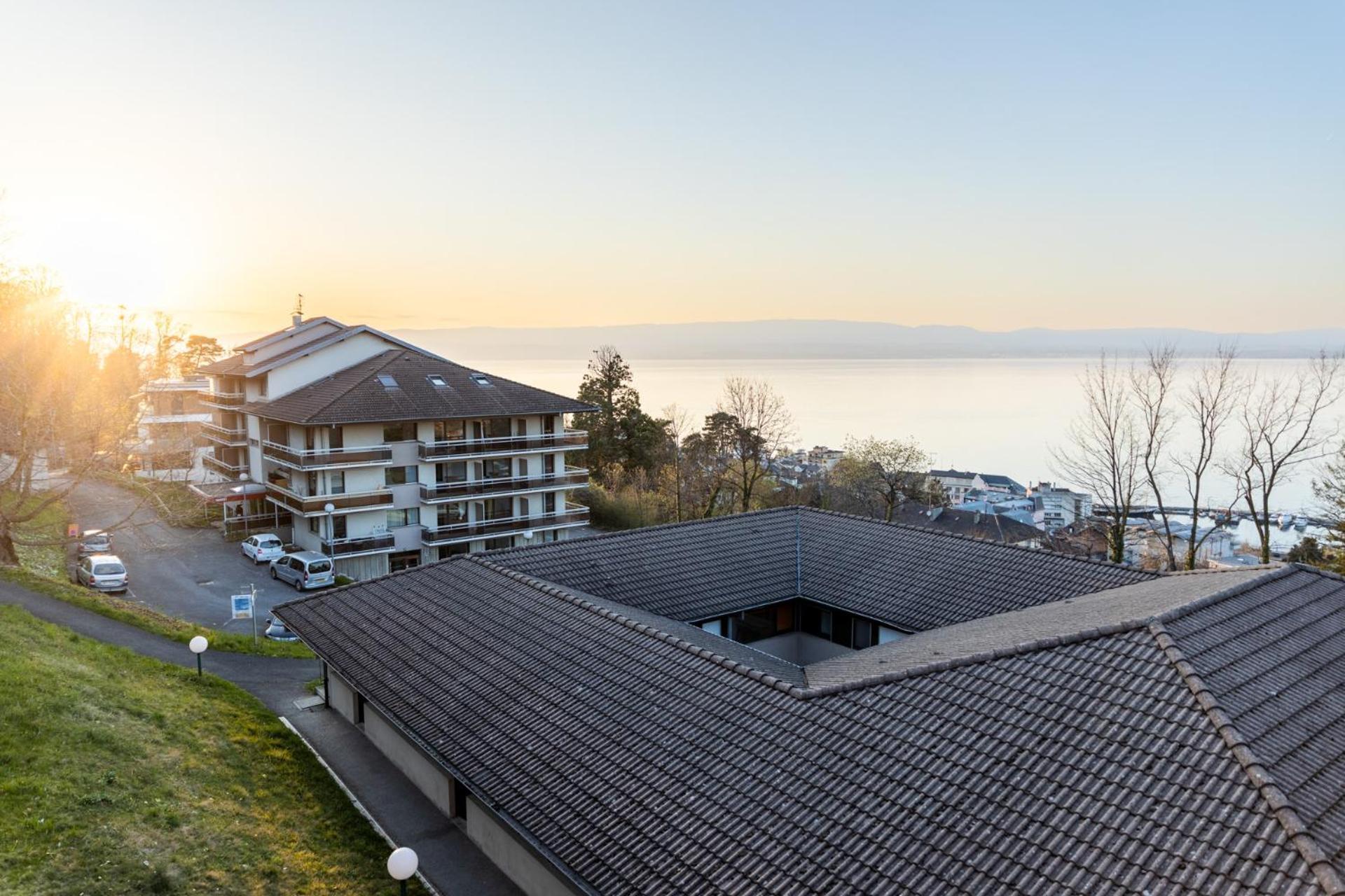 Cote Lac Hostel Evian Bagian luar foto