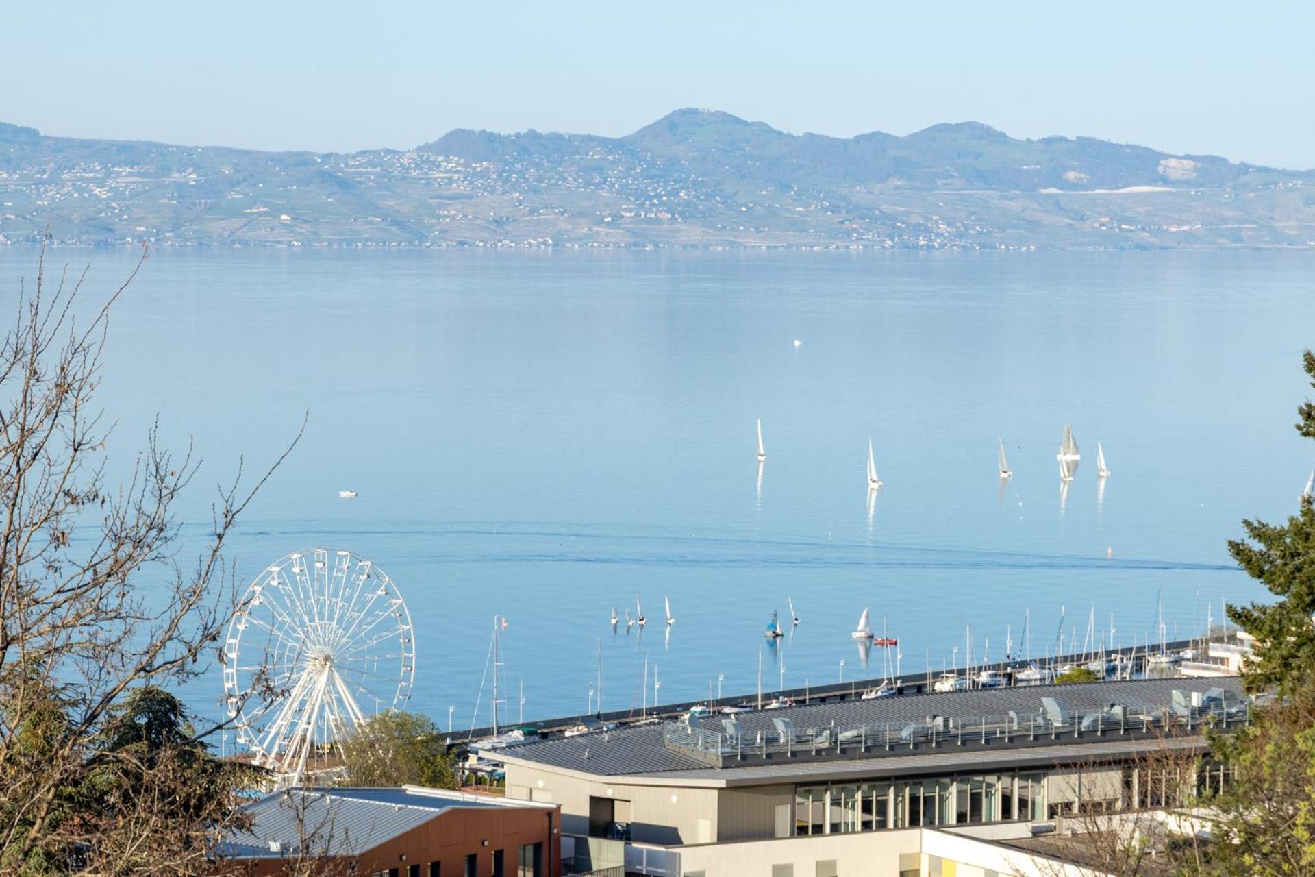 Cote Lac Hostel Evian Bagian luar foto